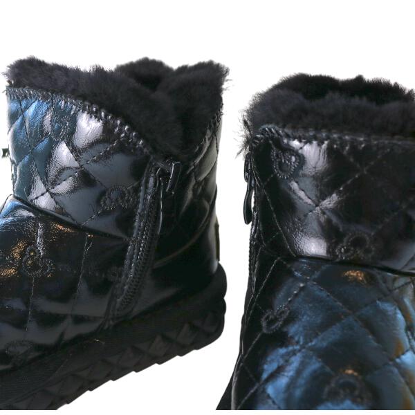 Minnie Pearl Charm Quilted Black Boots