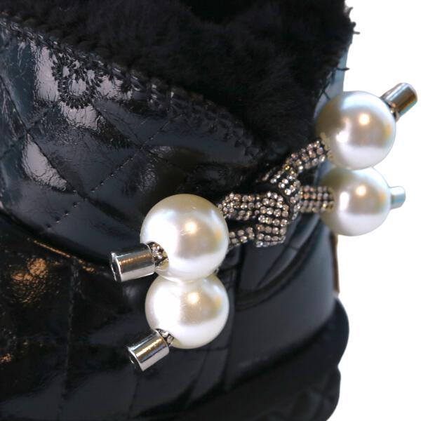 Minnie Pearl Charm Quilted Black Boots
