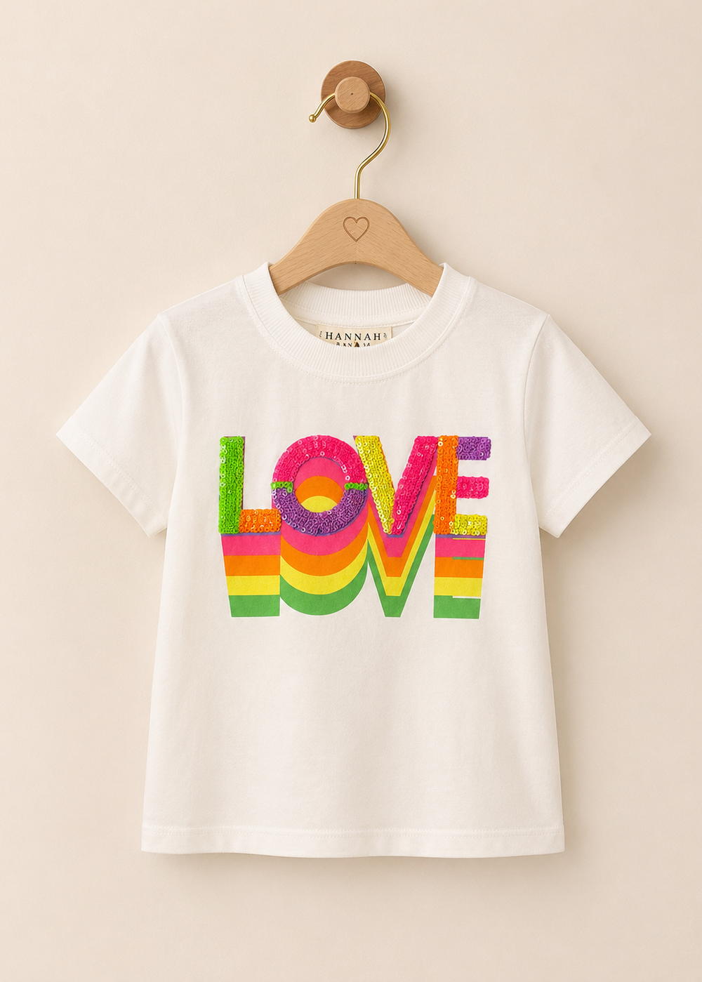 T-shirt w Love Graphic Sequined